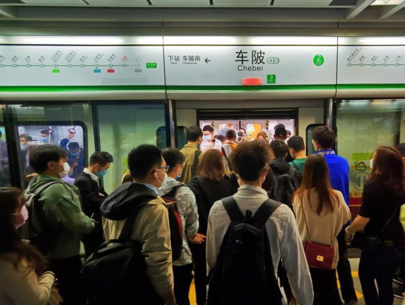 广州地铁4号线二次提运能行车间隔缩至2分20秒